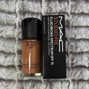 MAC Cosmetics Studio Fix Fluid Foundation SPF 15 - NW43